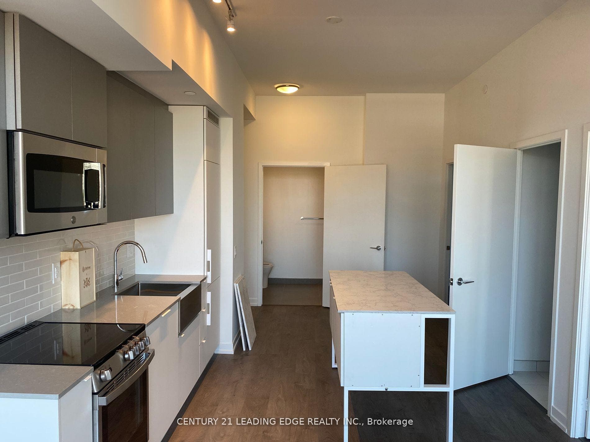 270 Dufferin Street Unit 403 photo 11
