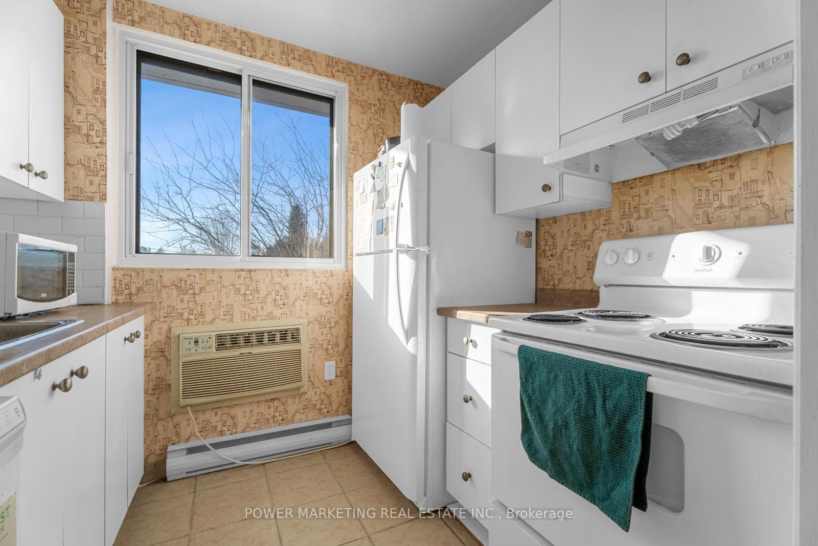 41 SUNSET Boulevard Unit 204 photo 18