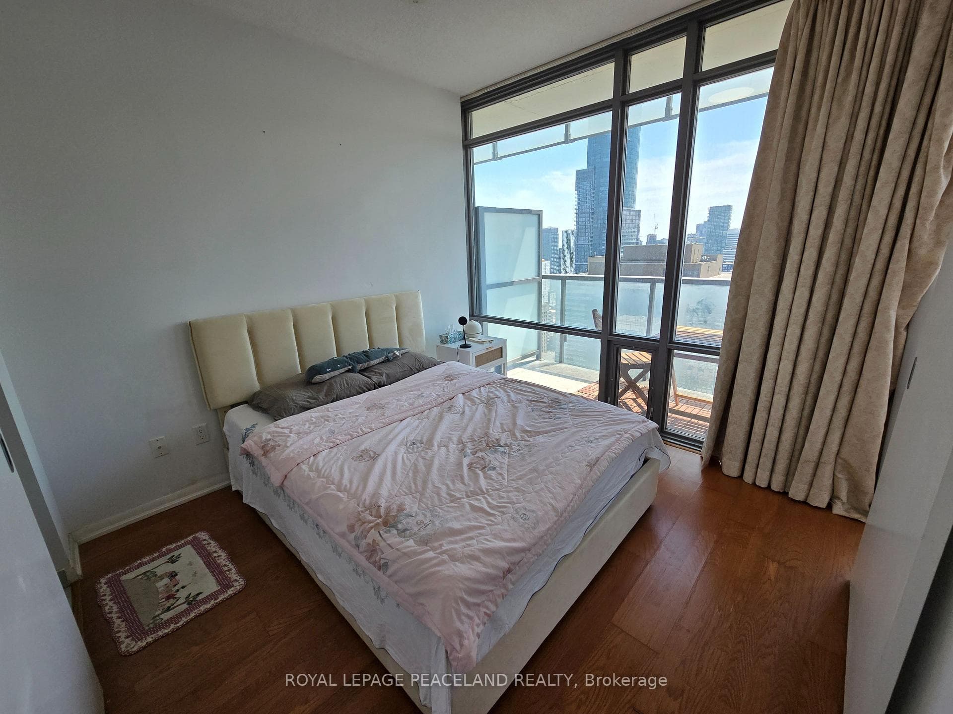 38 Grenville Street Unit 4103 photo 1