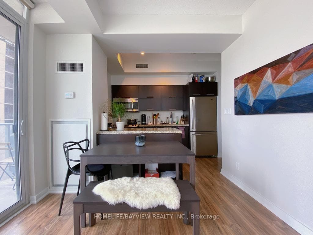 126 Simcoe Street Unit 1104 photo 3