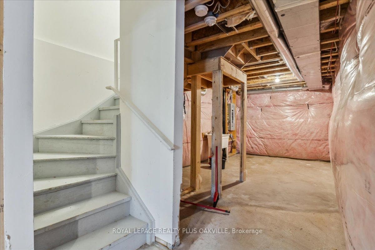 442 Bergamot Avenue photo 38