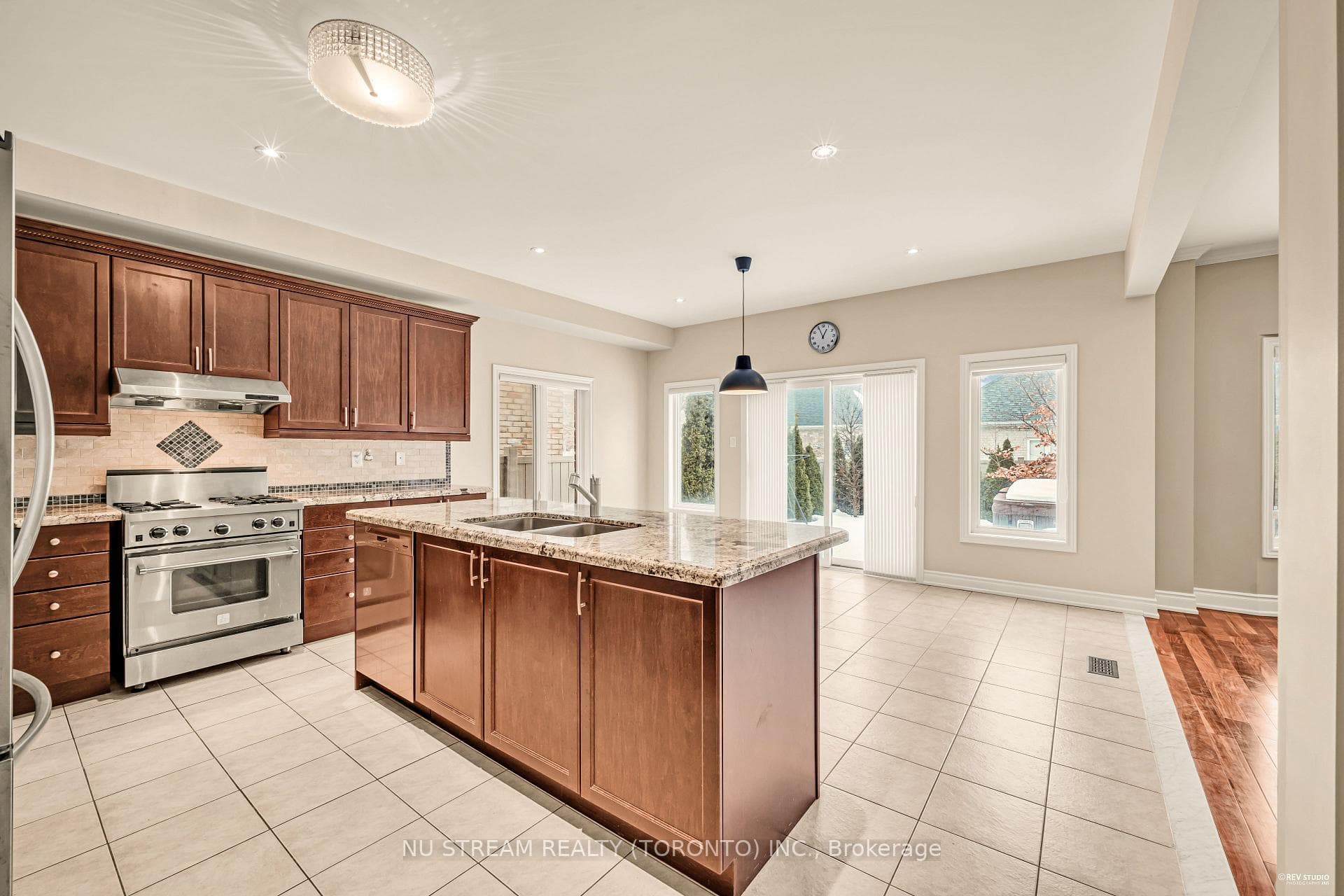 111 LEALINDS Road photo 10