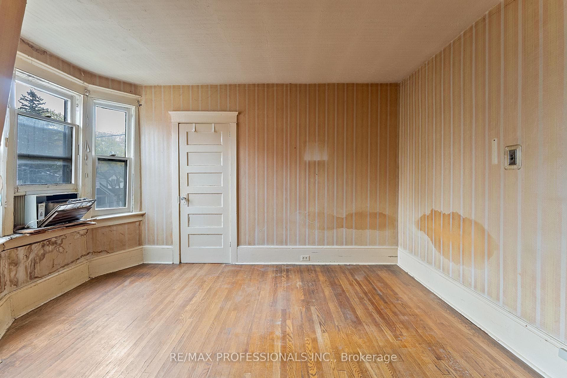 110 Bastedo Avenue photo 25