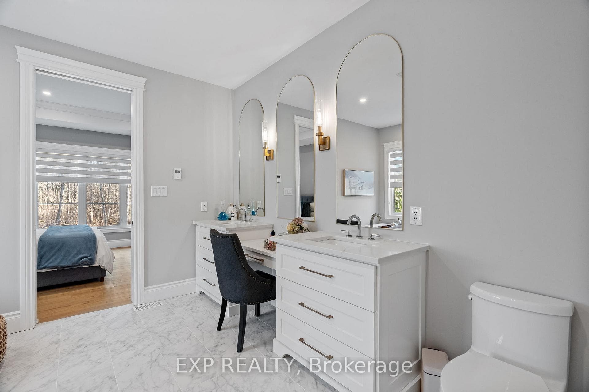 Ensuite with double sinks and powder table