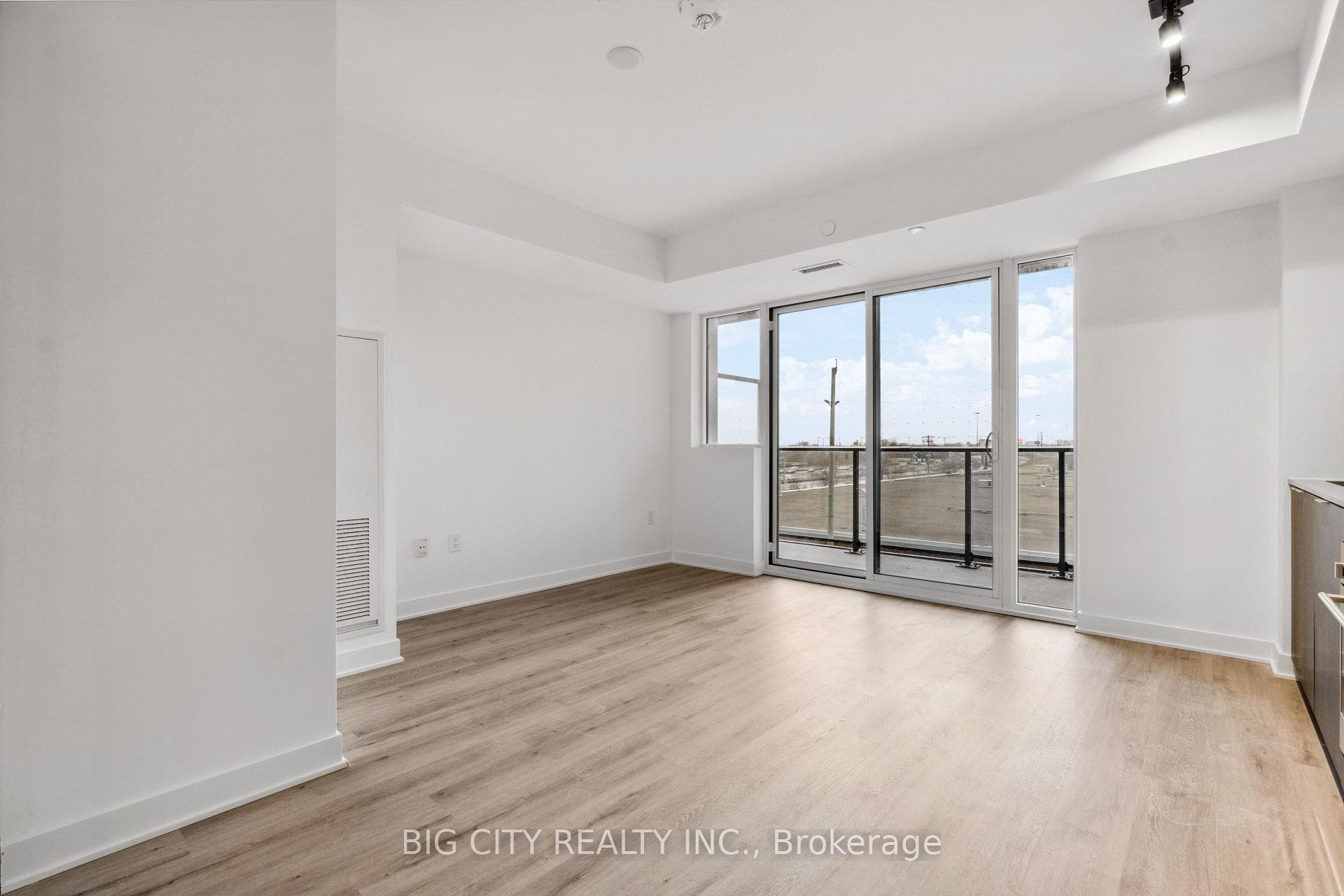 36 Zorra Street Unit 407 photo 4