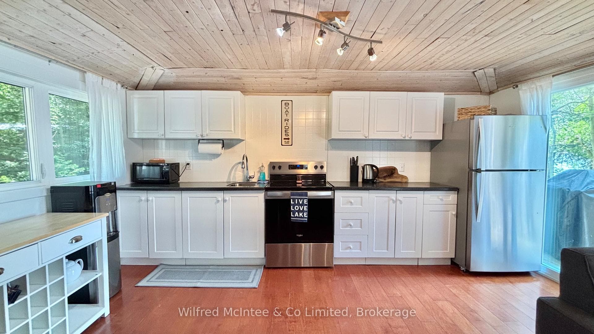 Clean and tidy kitchen area