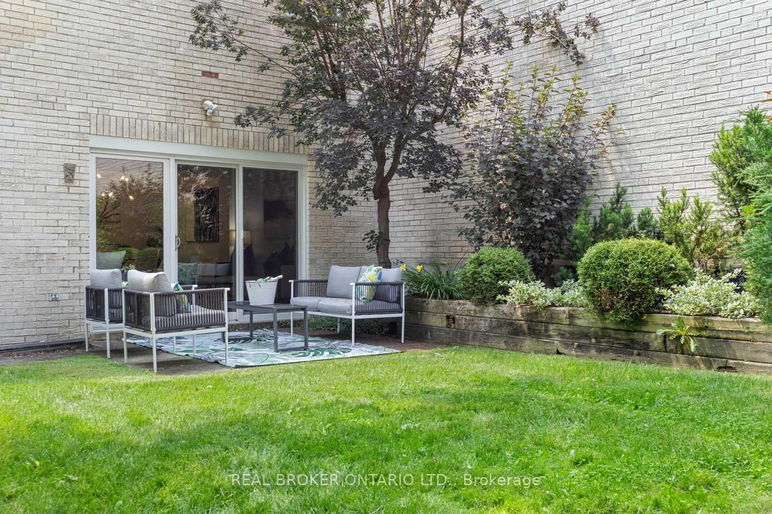 Relaxing gardens