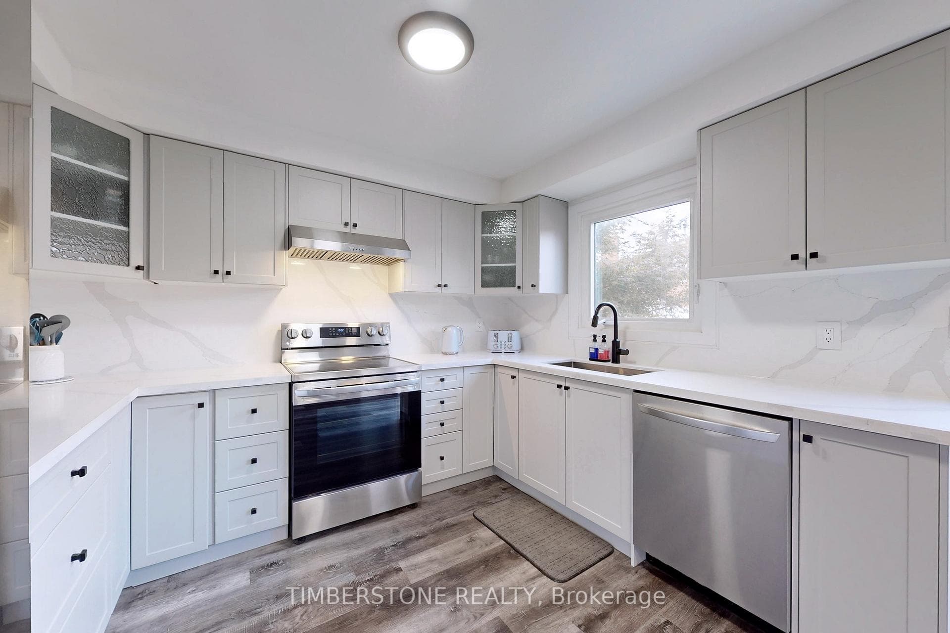 127 Butterfield Crescent photo 12