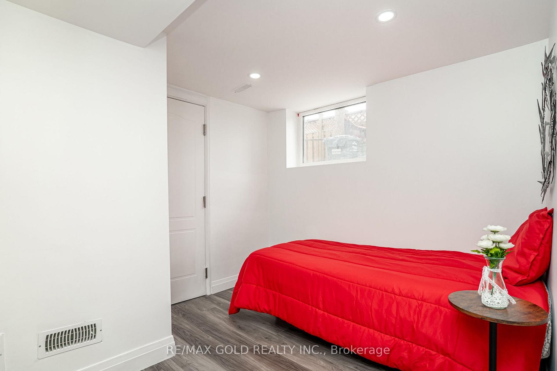 33 Garside Crescent photo 32
