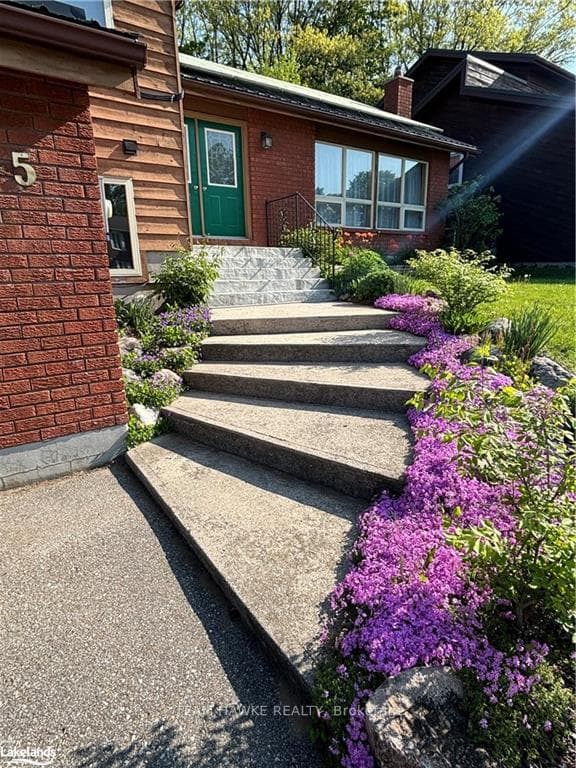15 Hallen Drive photo 2