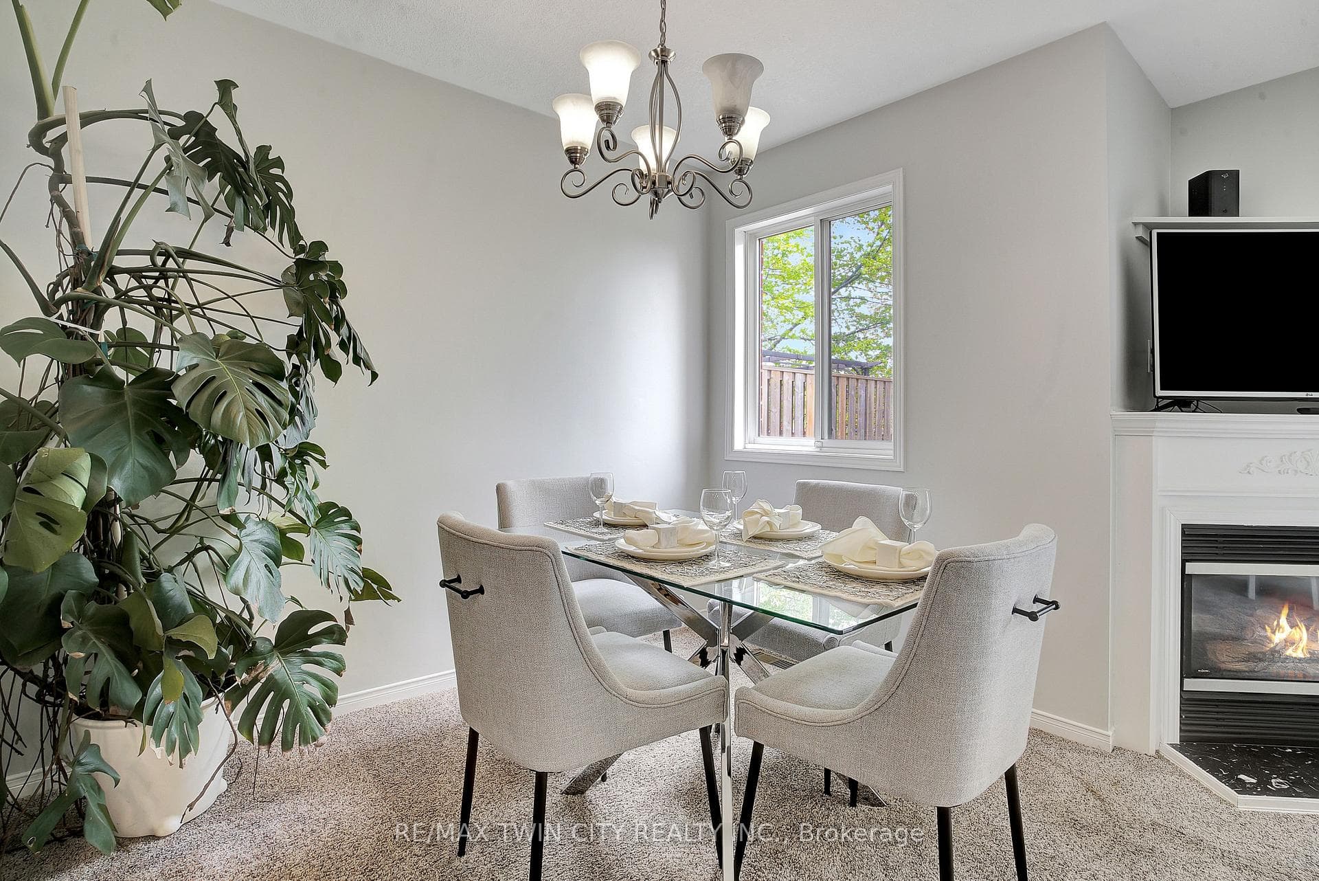 536 Mayflower Street photo 13