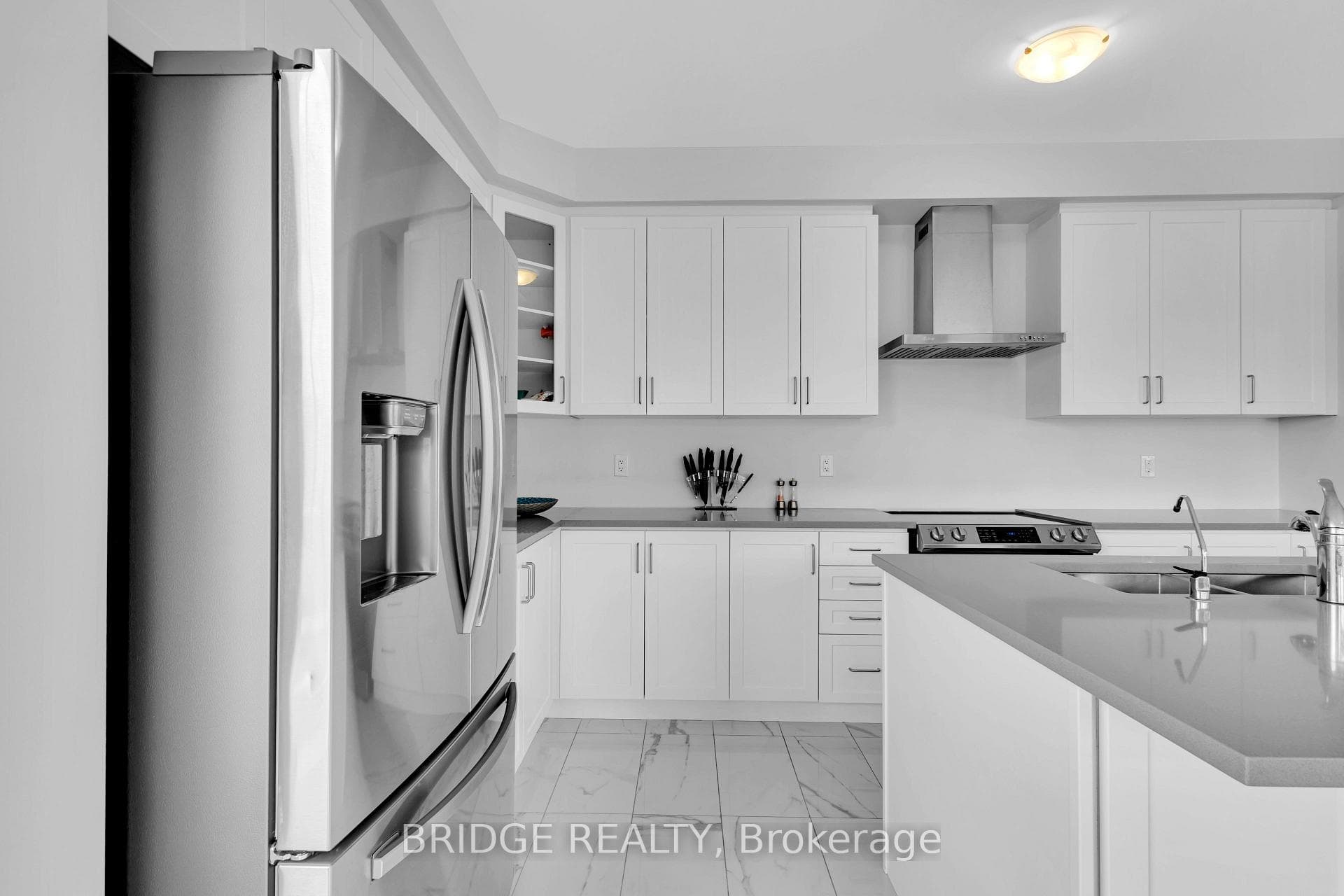 138 Prince Charles Crescent photo 12
