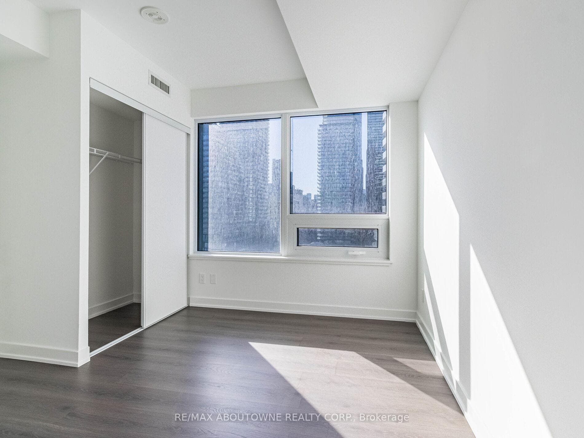 8 Wellesley Street Unit 1112 photo 17