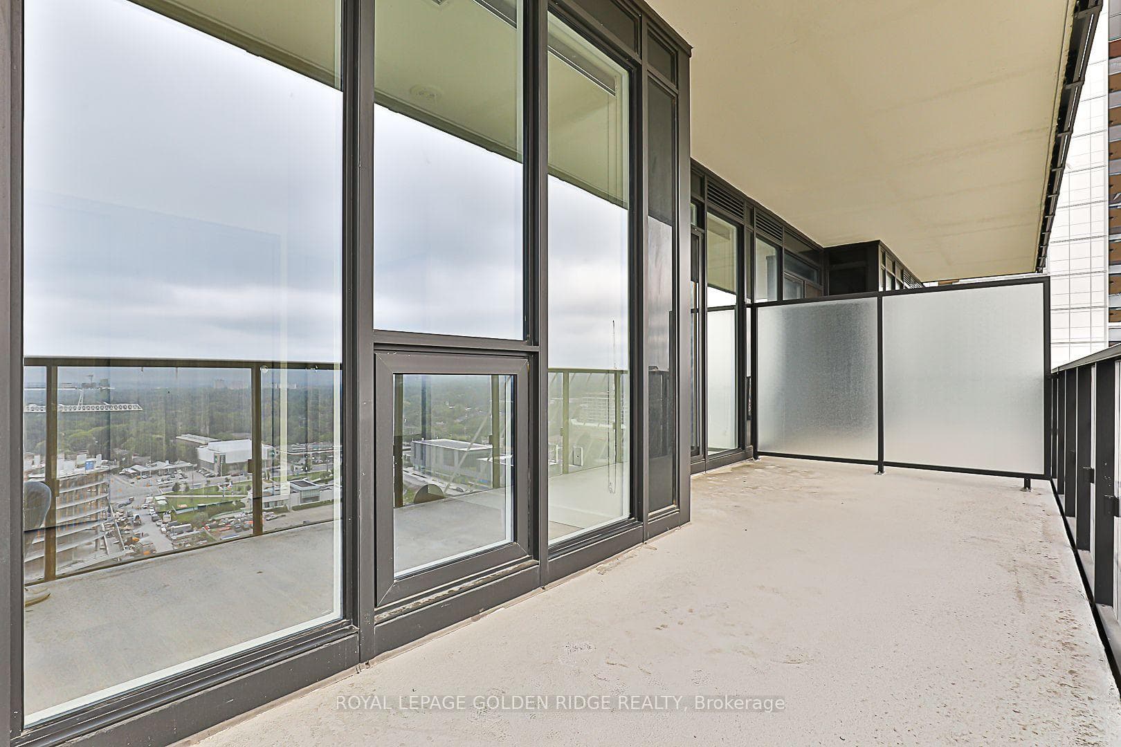 85 McMahon Drive Unit 2511 photo 21