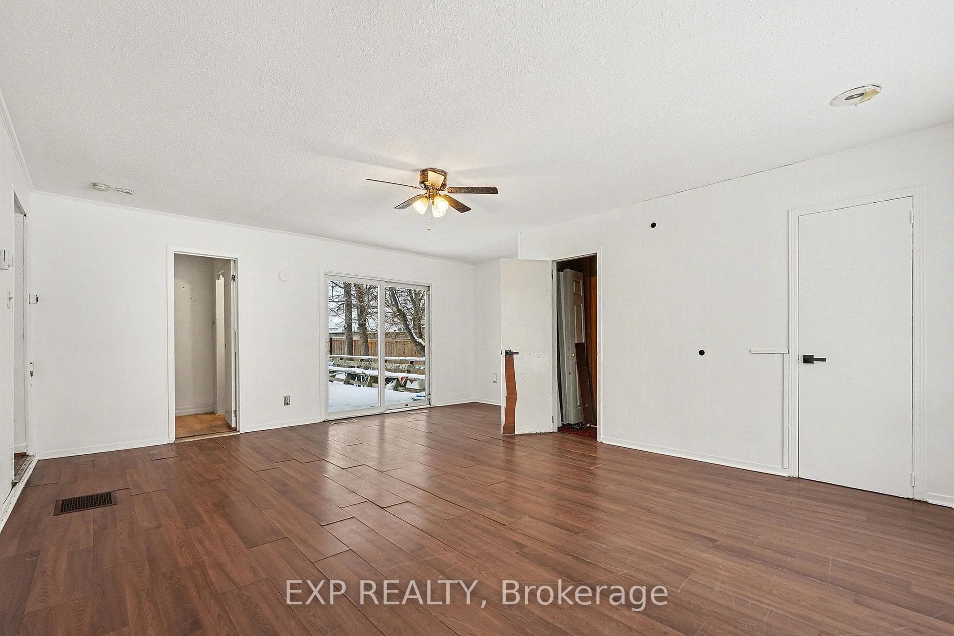 294 Moffatt Street photo 10