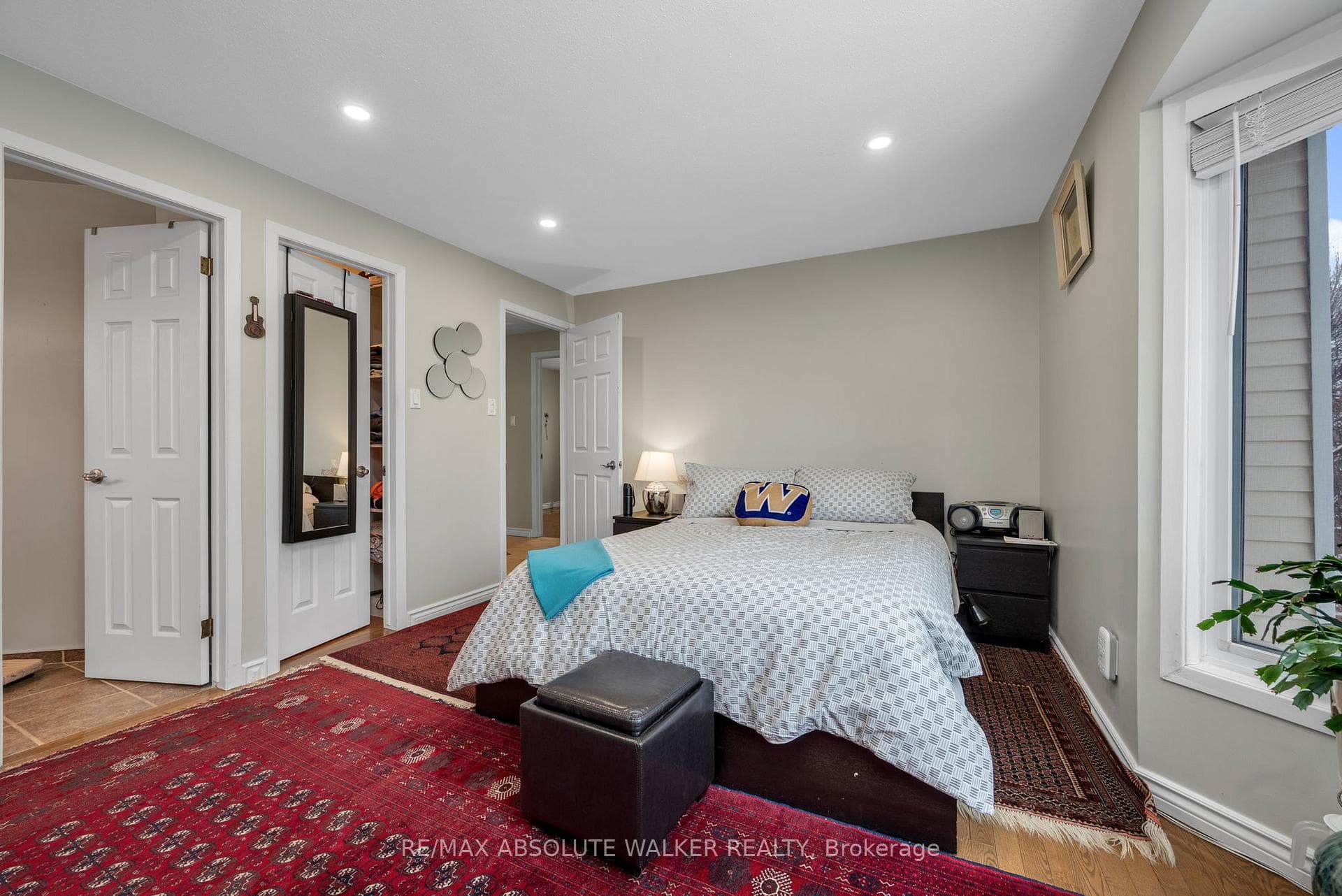 1849 Montereau Avenue photo 24