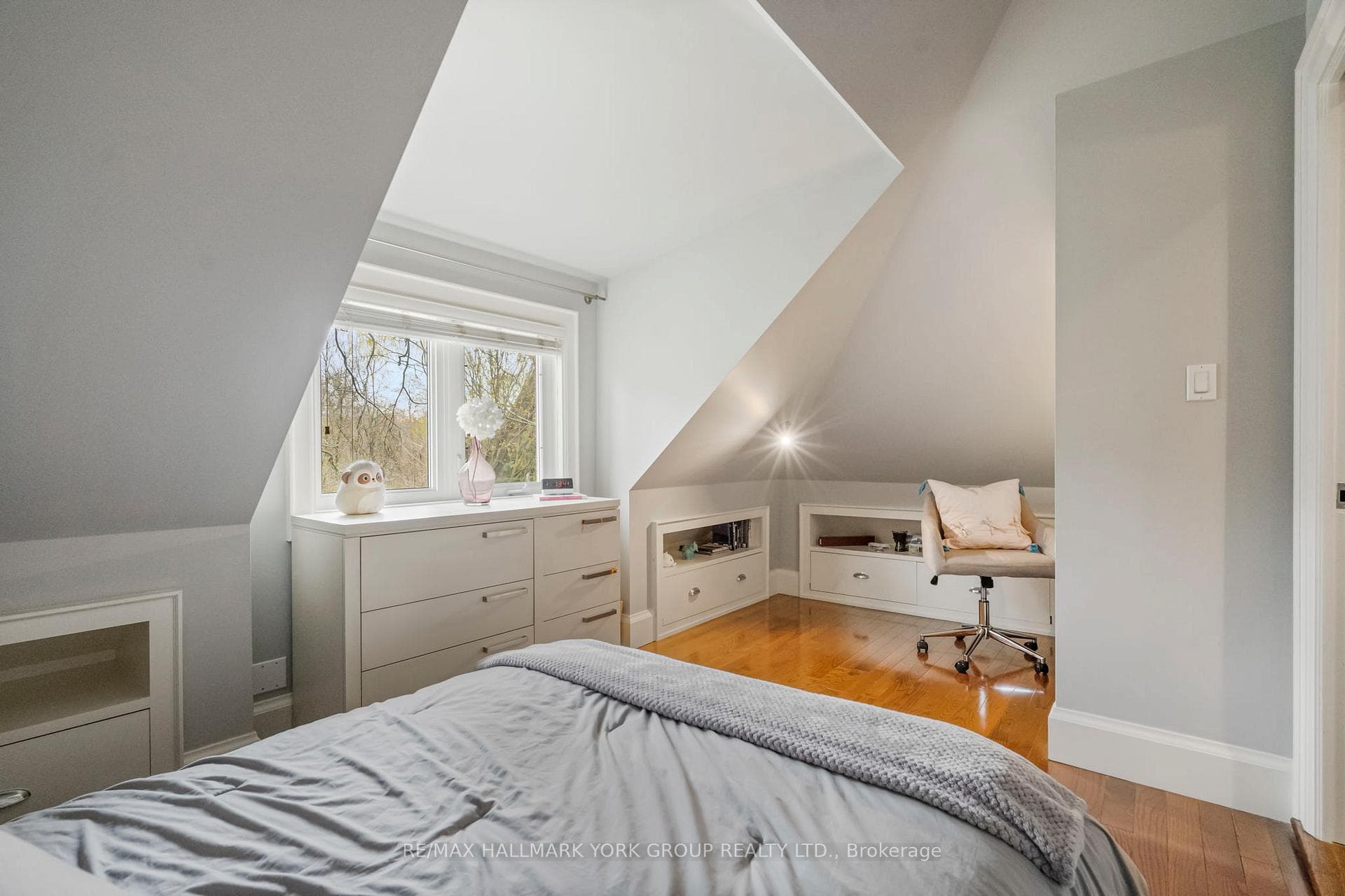 169 Clarence Street photo 18