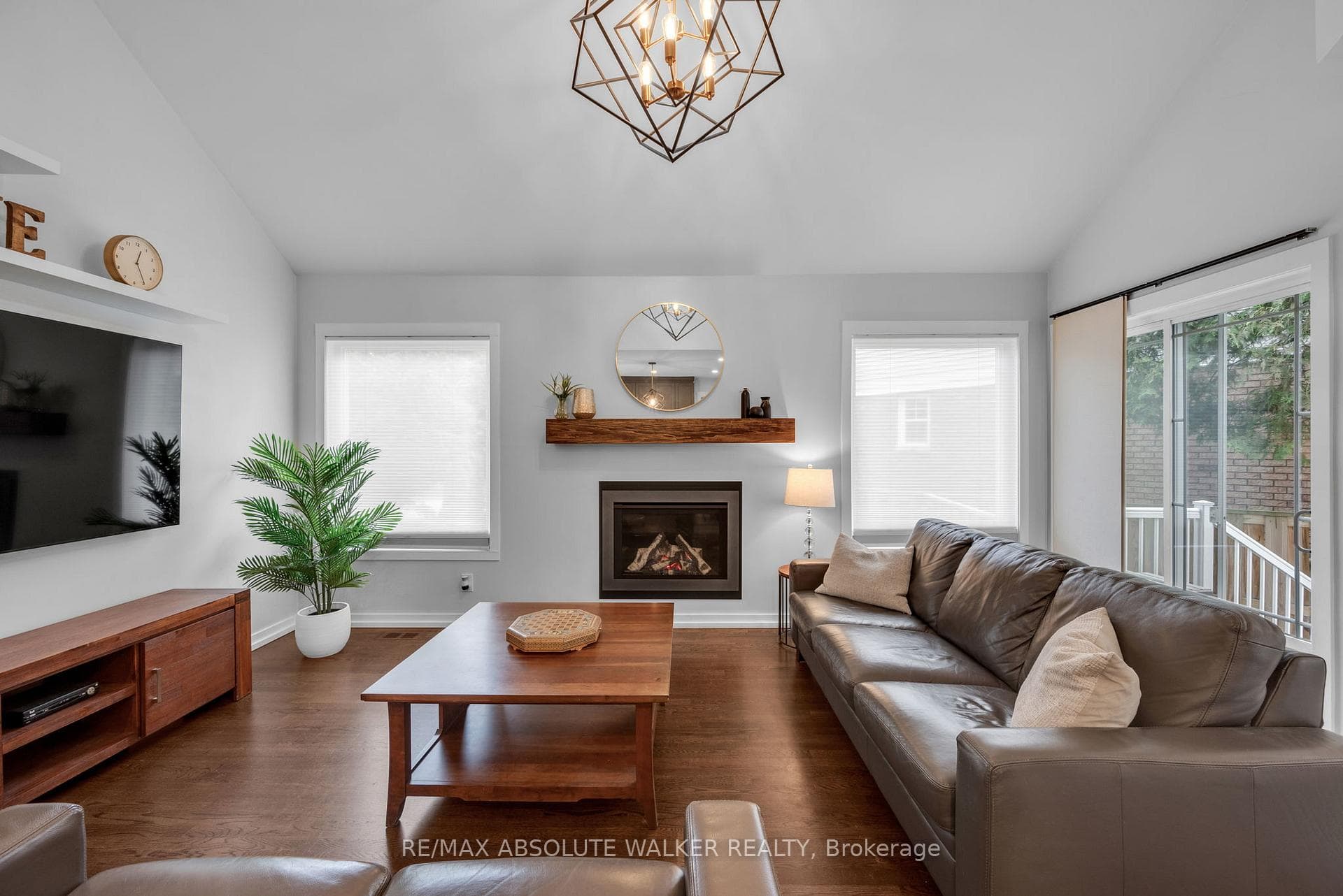 1368 Norview Crescent photo 16