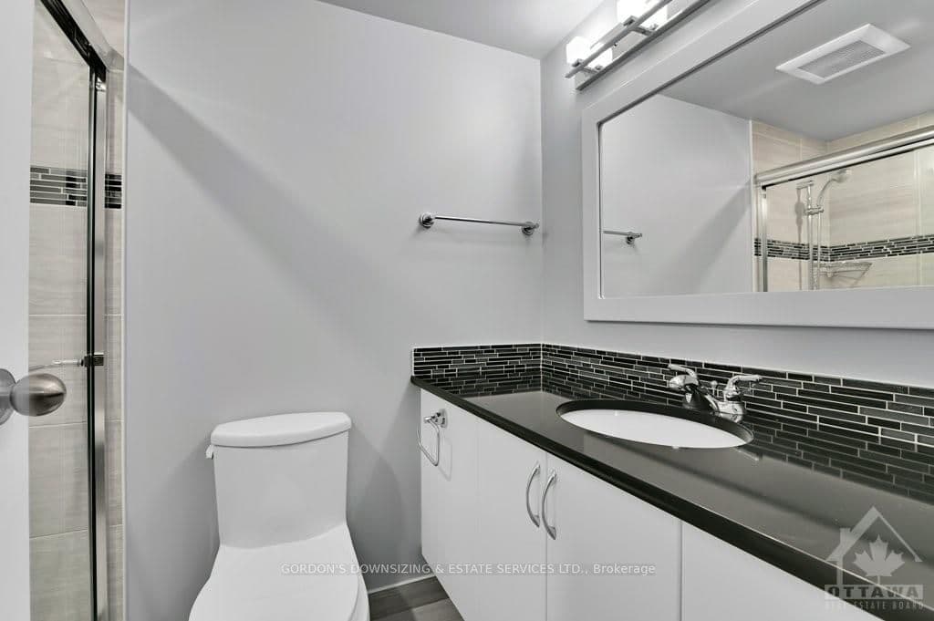 727 RICHMOND Road Unit 502 photo 18