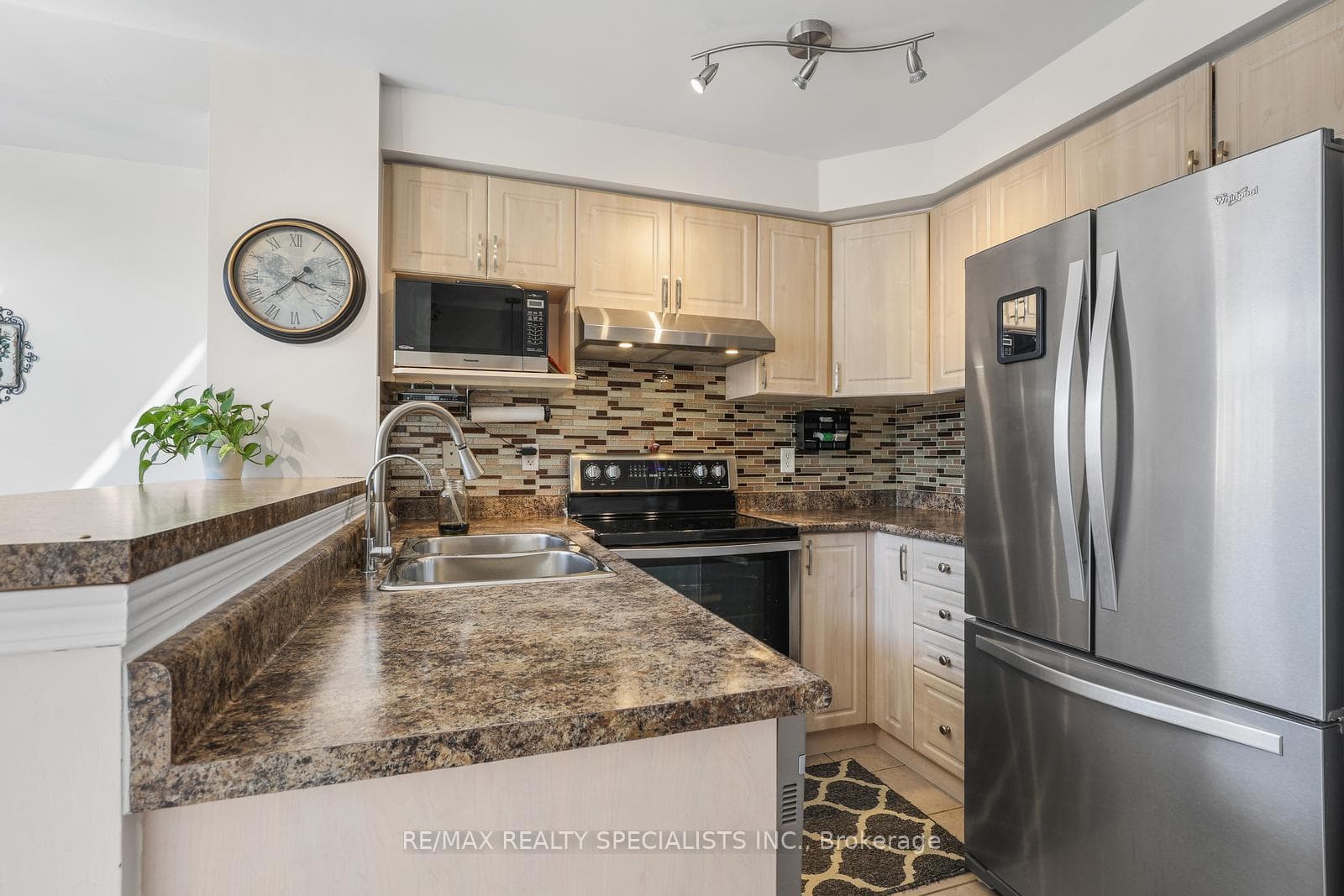 3370 Redpath Circle photo 15