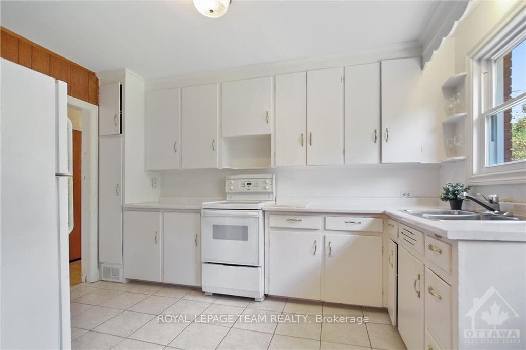 581 WINDERMERE Avenue photo 12