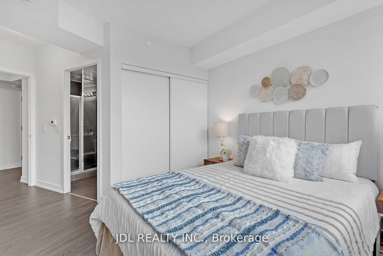 159 Wellesley Street Unit 1308 photo 9