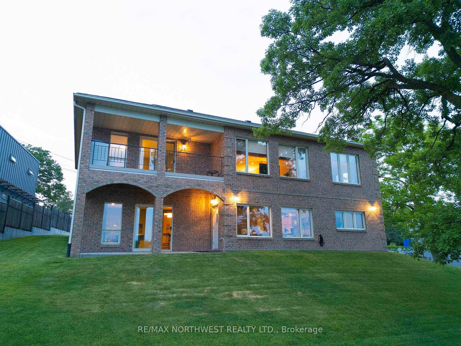 110 Lakeside Crescent photo 40