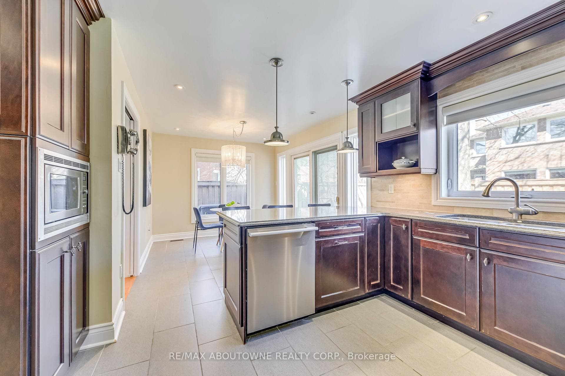 2155 Pineview Drive photo 4