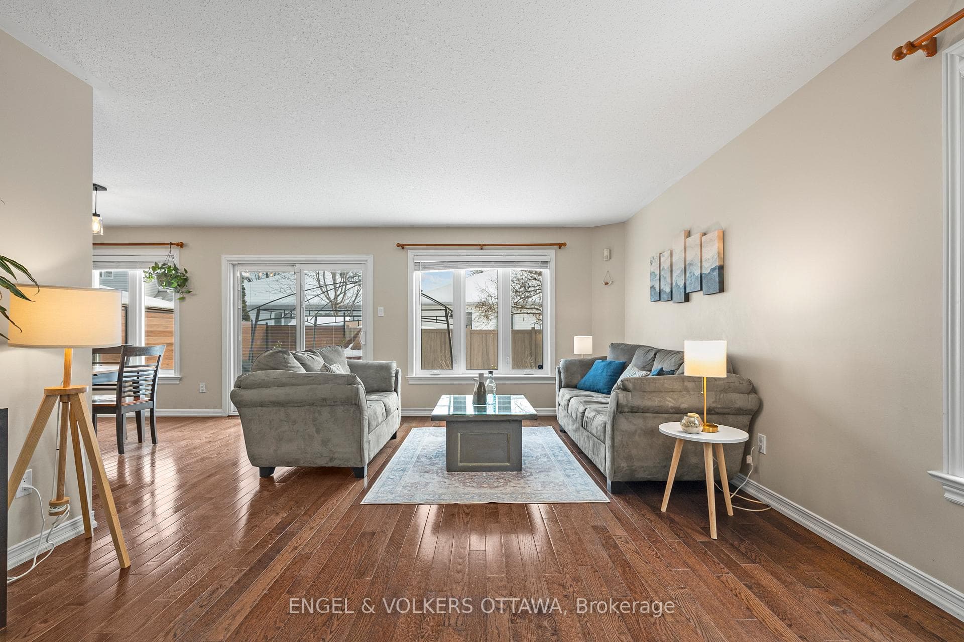 36 Newborough Crescent photo 6