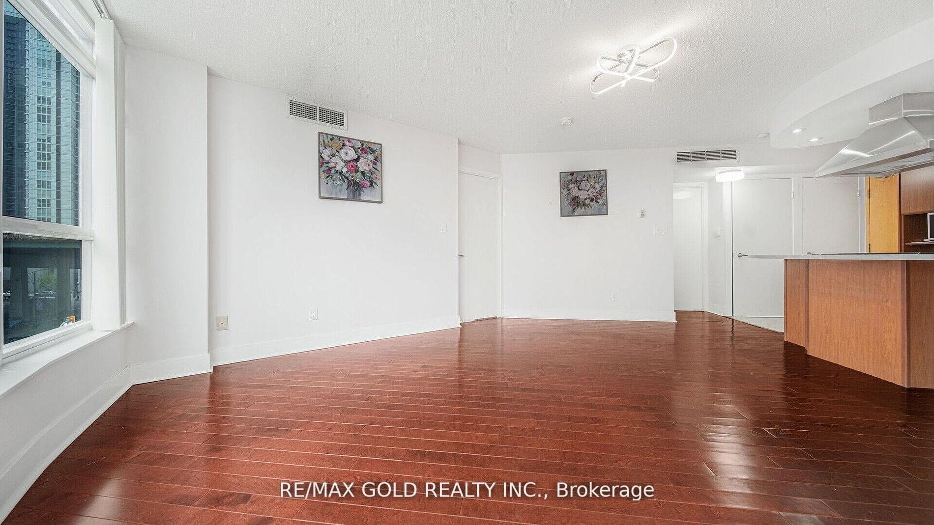 550 Queens Quay Unit 509 photo 19