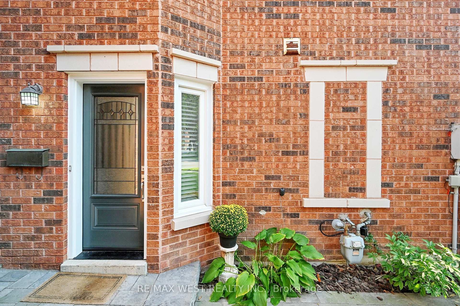 42 Brownstone Circle photo 2