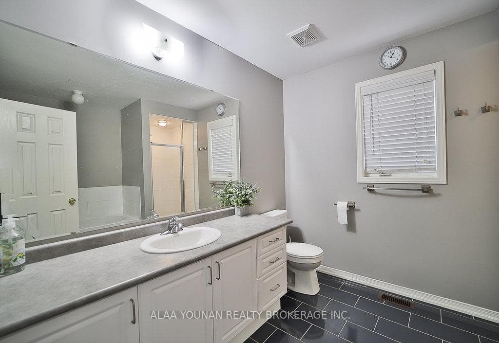 100 Delport Close photo 29