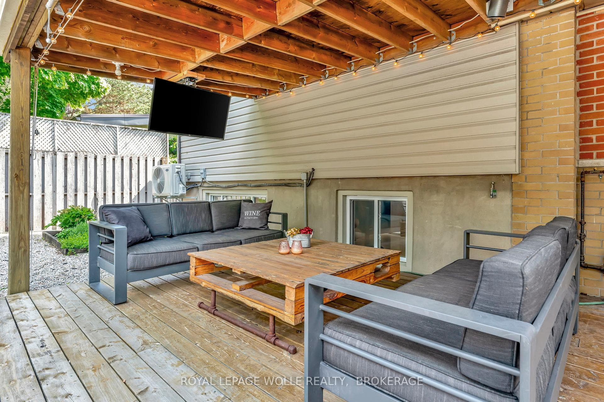 404 MANCHESTER Road photo 32