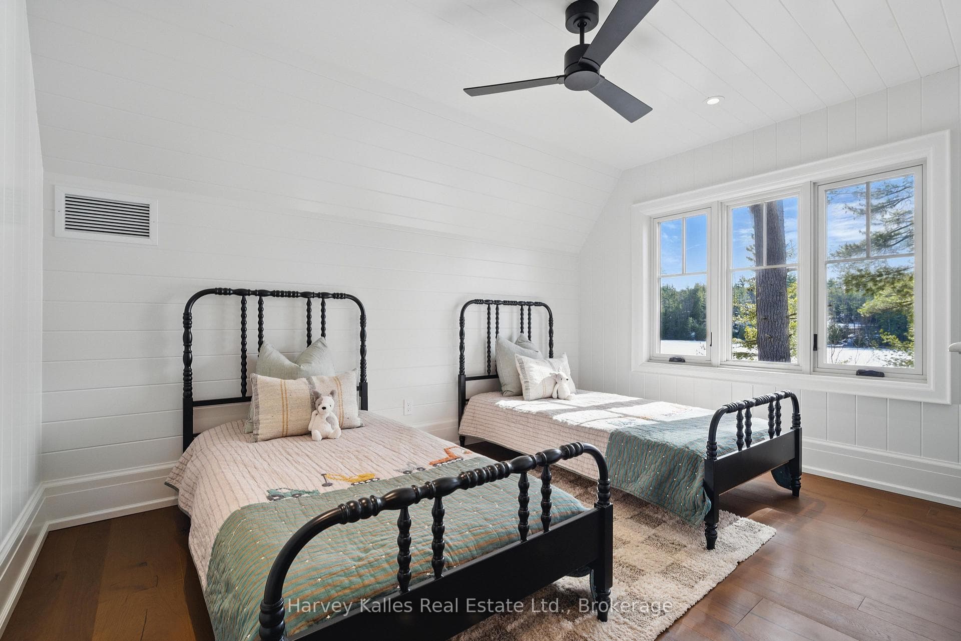 137A Steeles Road photo 44