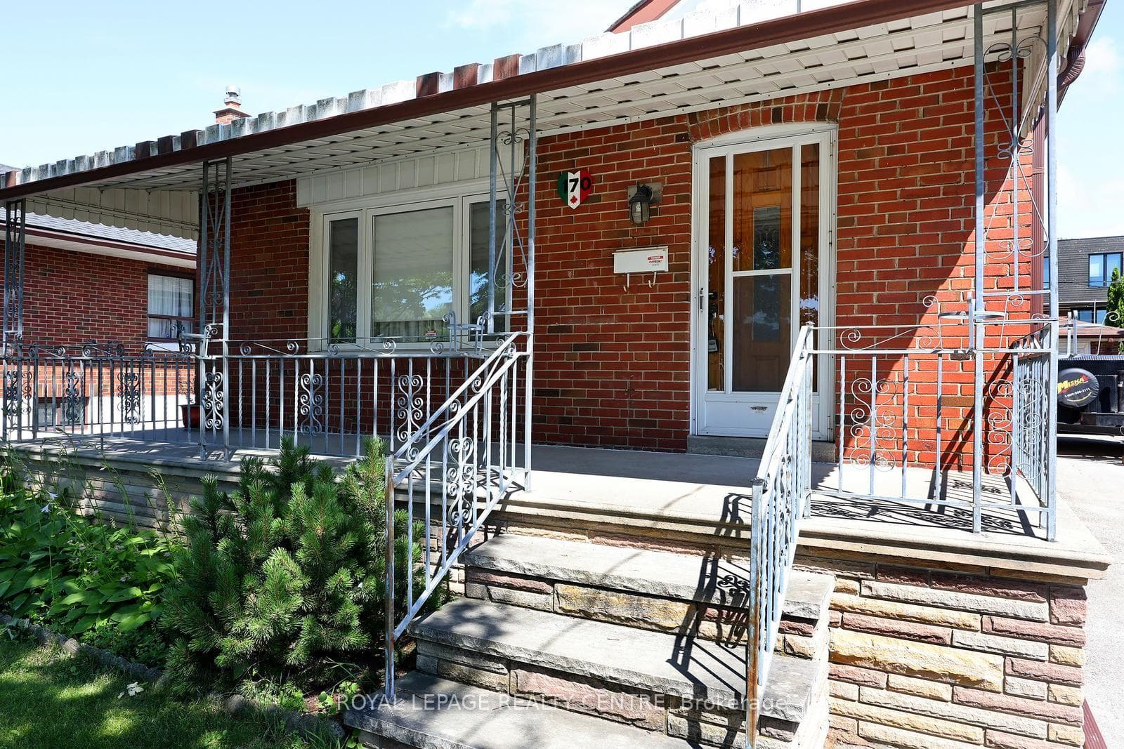 170 Simpson Avenue photo 4