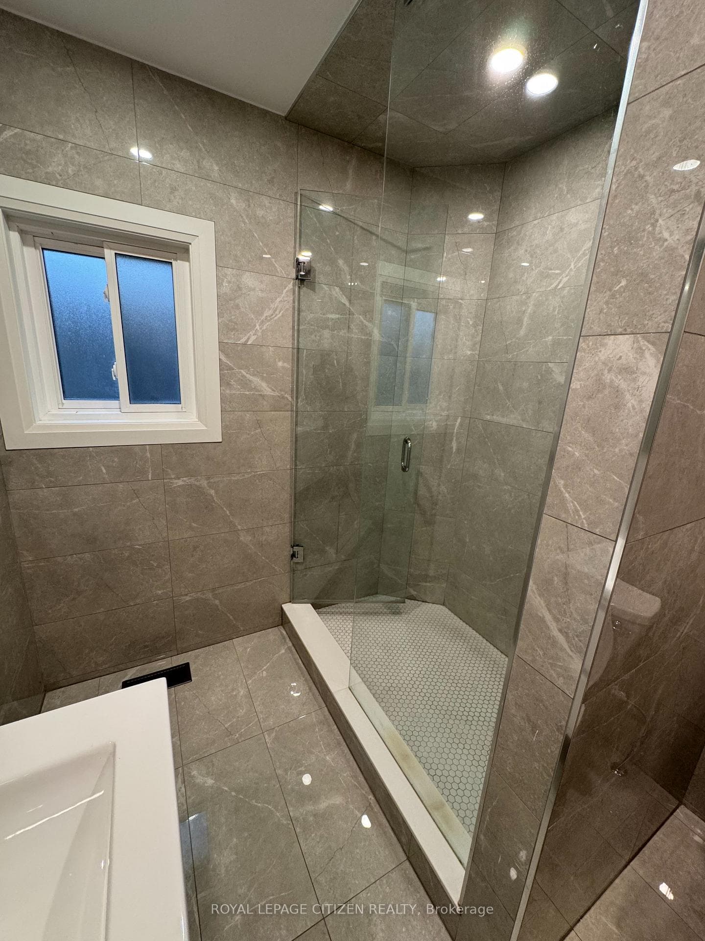 798 Ossington Avenue photo 8