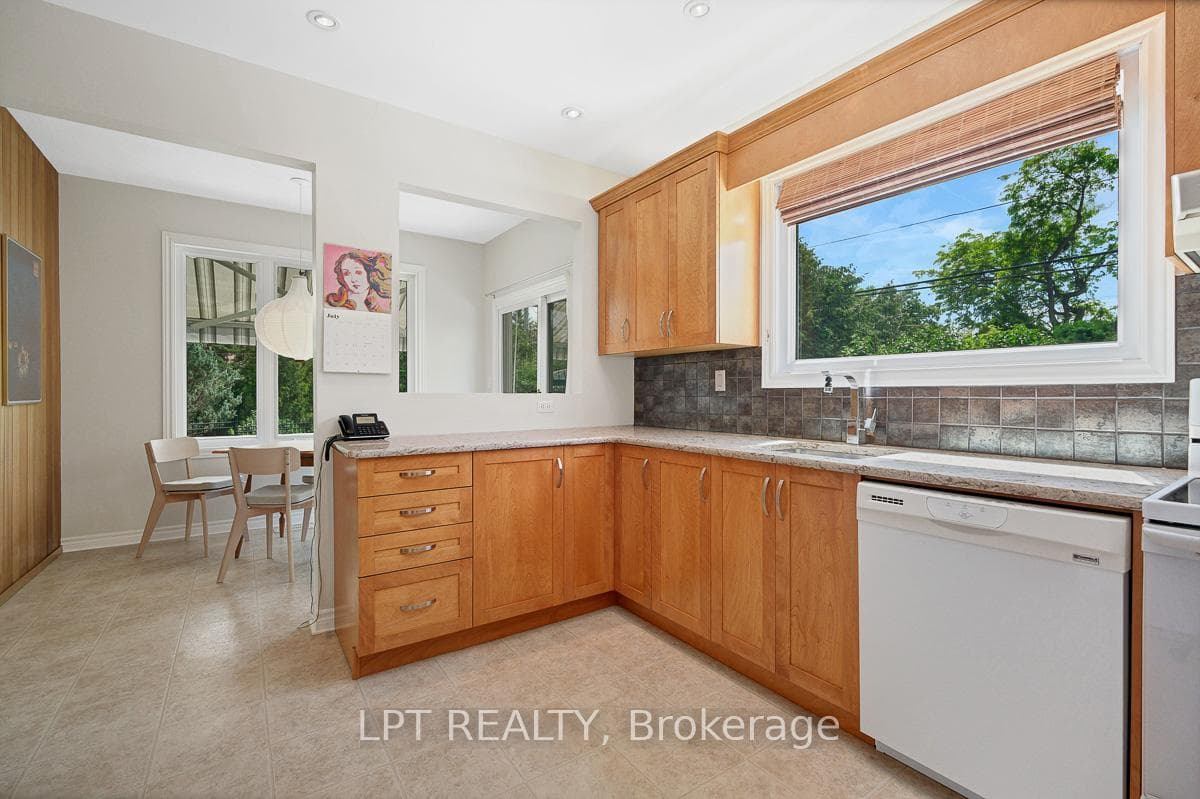 1772 Dunkirk Crescent photo 17