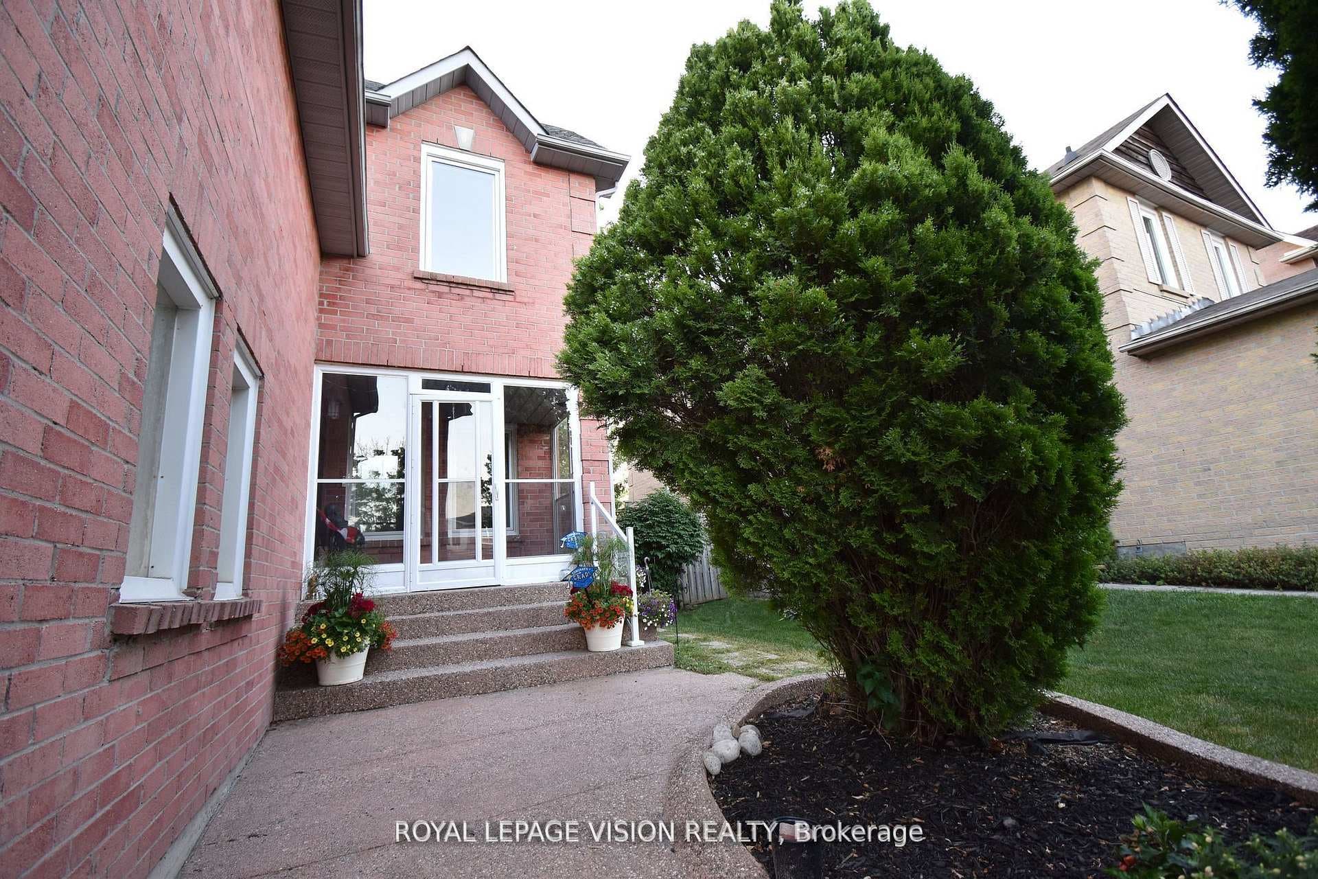 28 Valley Centre Drive photo 2
