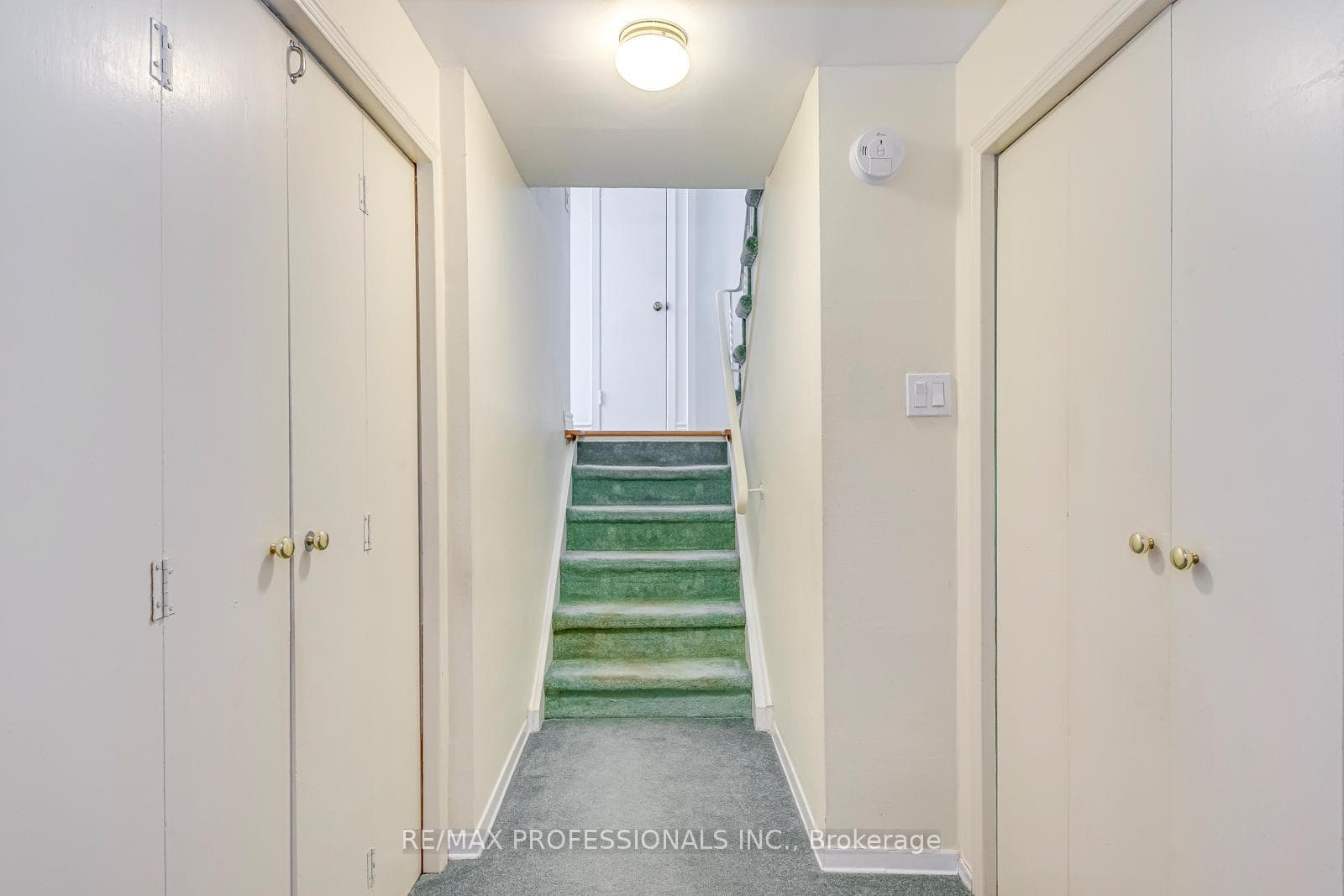 270 Wellesworth Drive photo 34