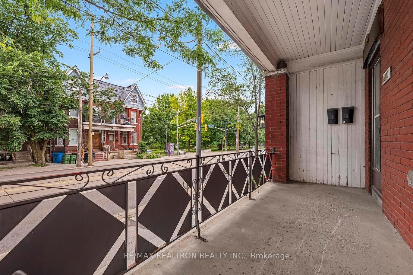 1000 Dundas Street photo 4