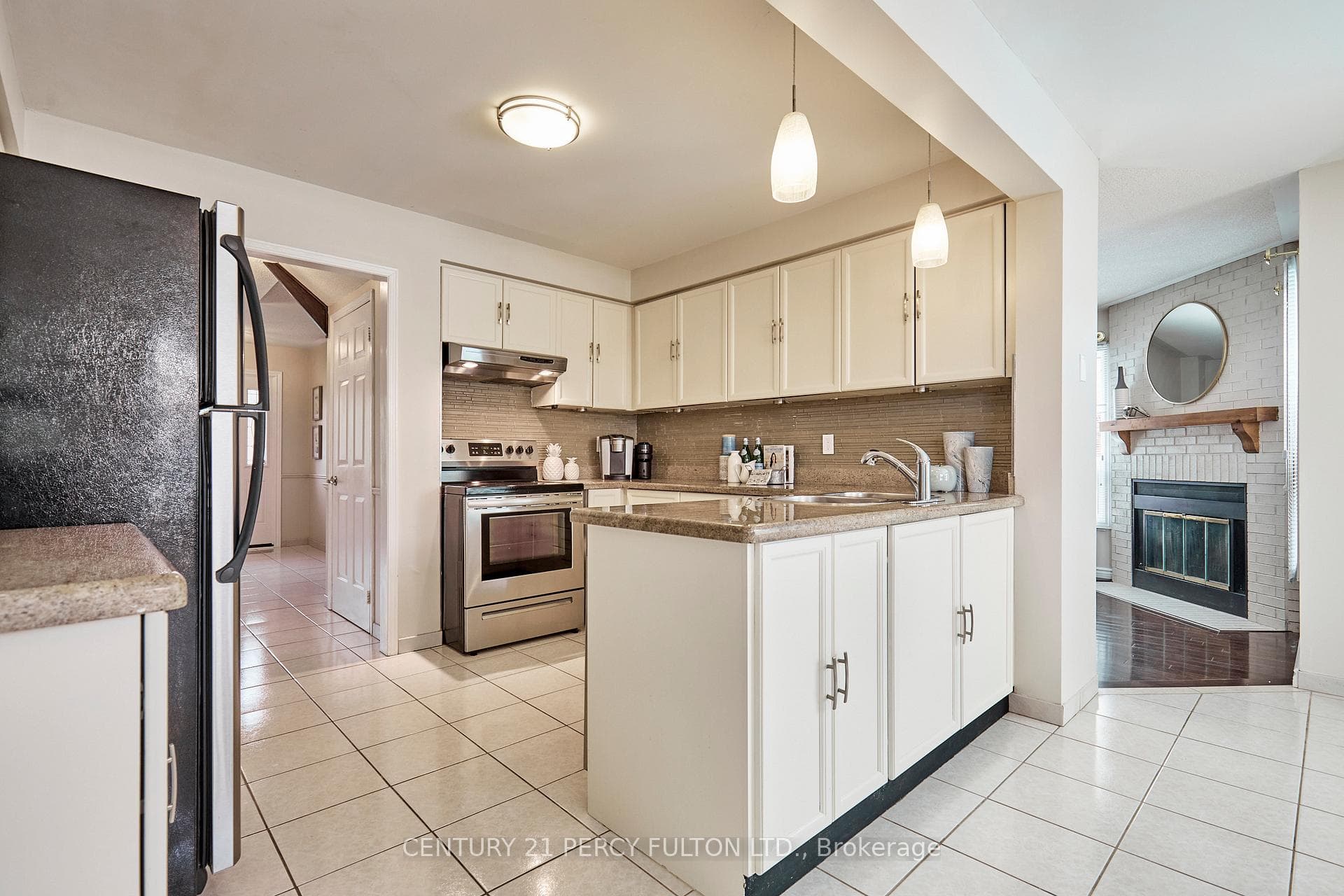 1586 Greenmount Street photo 8