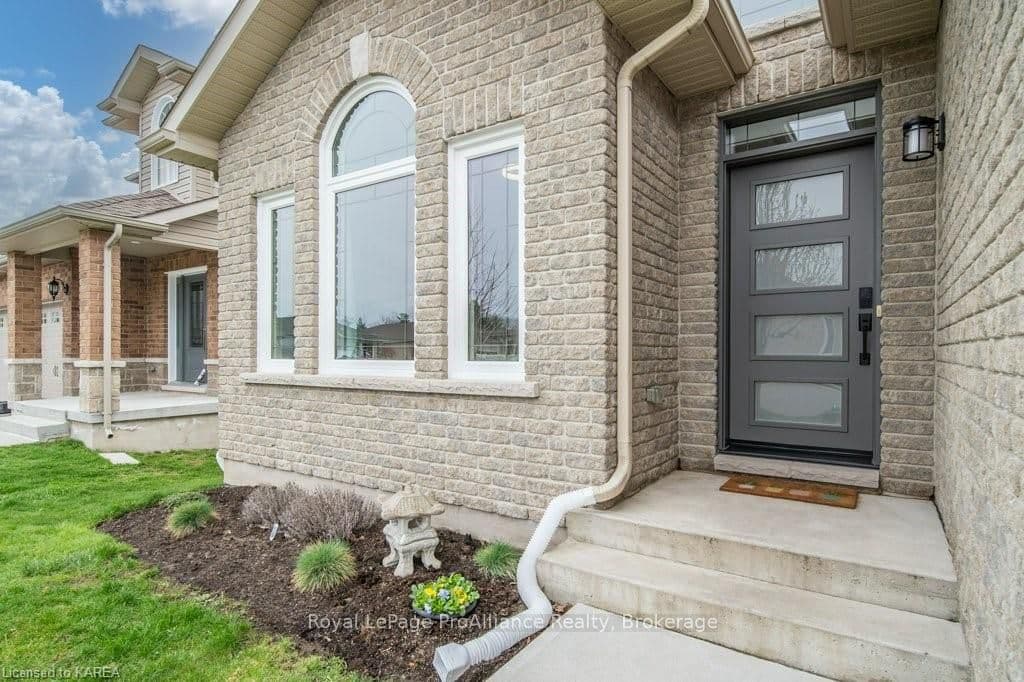 1234 MAZZOLIN Crescent photo 4