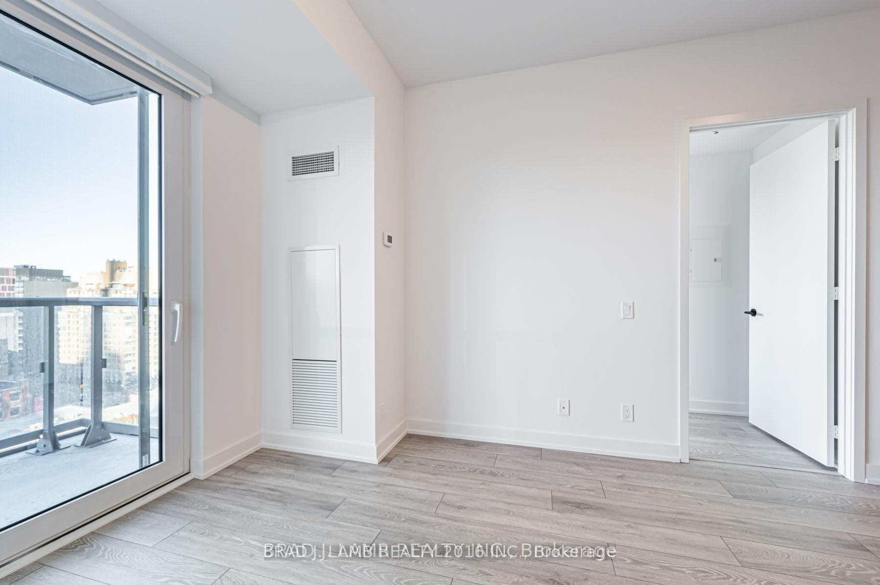 108 Peter Street Unit 1619 photo 4