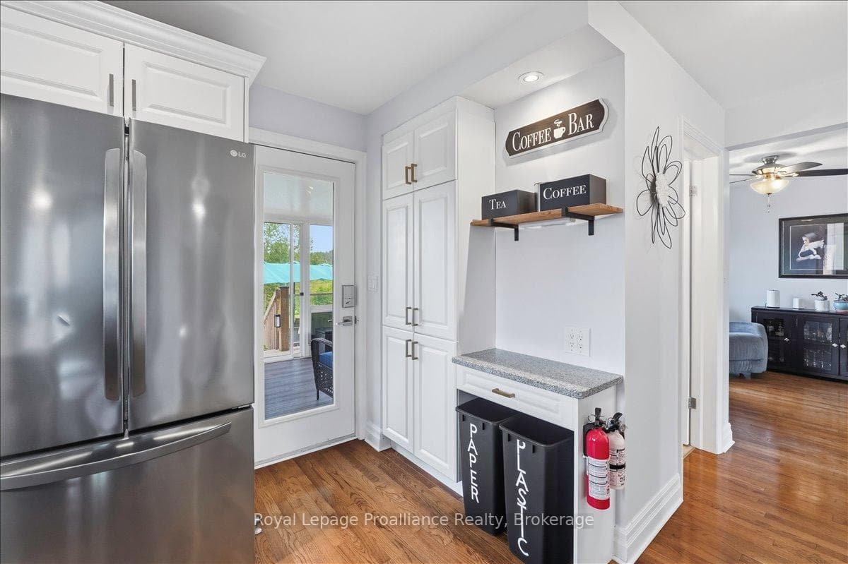 229 Henry Street photo 10
