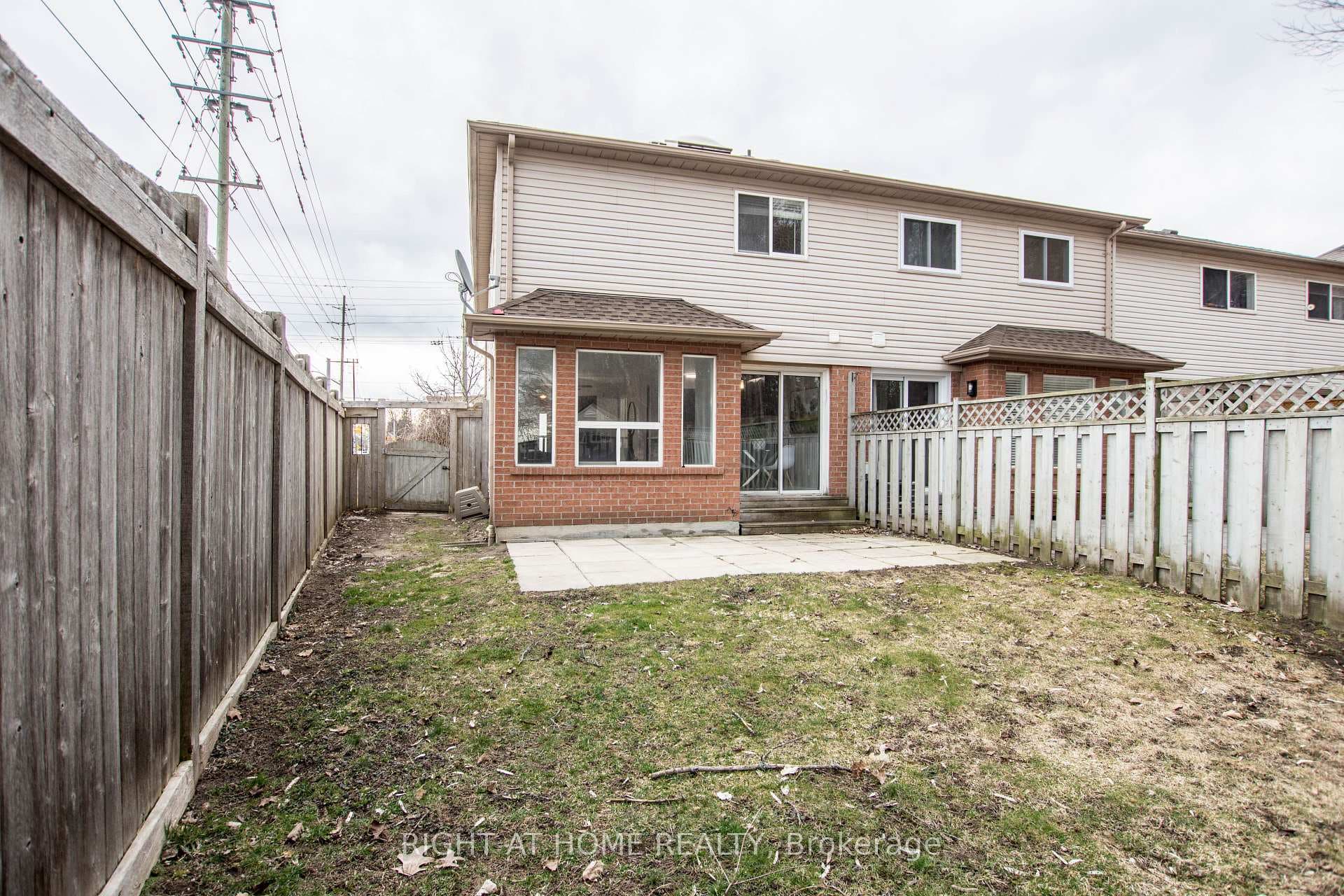 218 Ferndale Drive photo 2