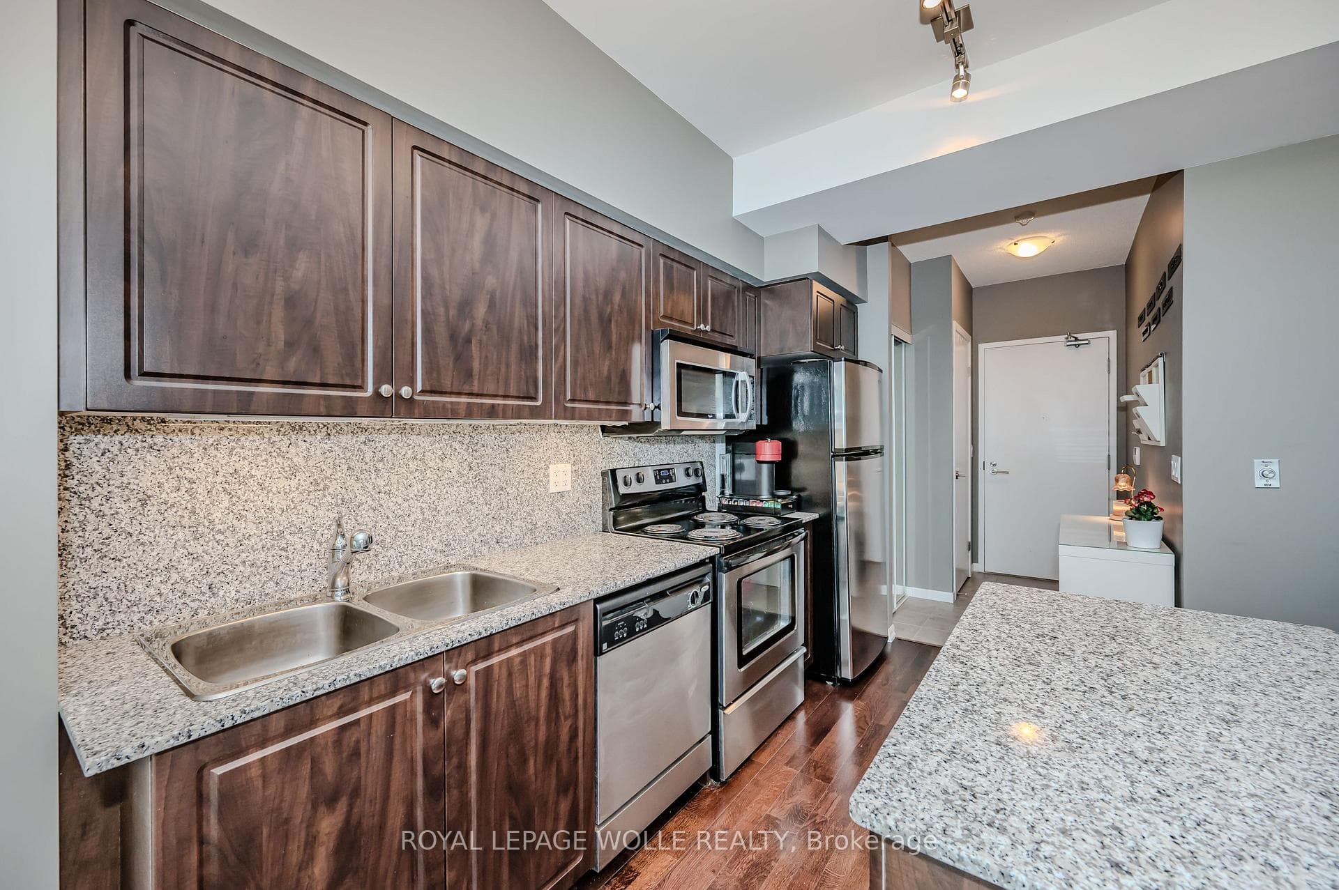 215 Fort York Boulevard Unit 2201 photo 7