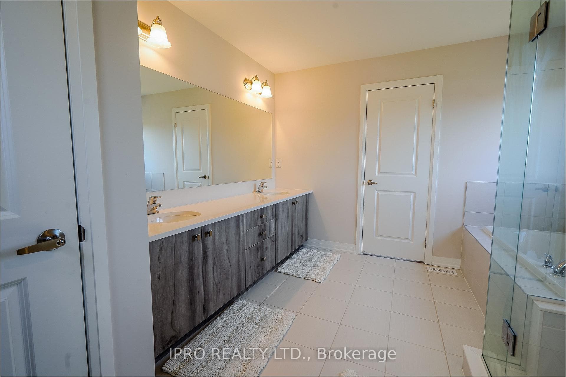 63 Fairey Crescent photo 22
