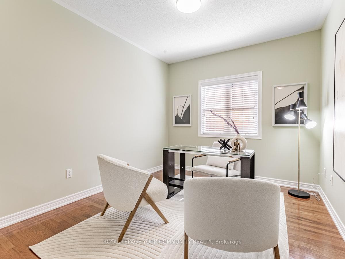 201 Queen Filomena Avenue photo 32