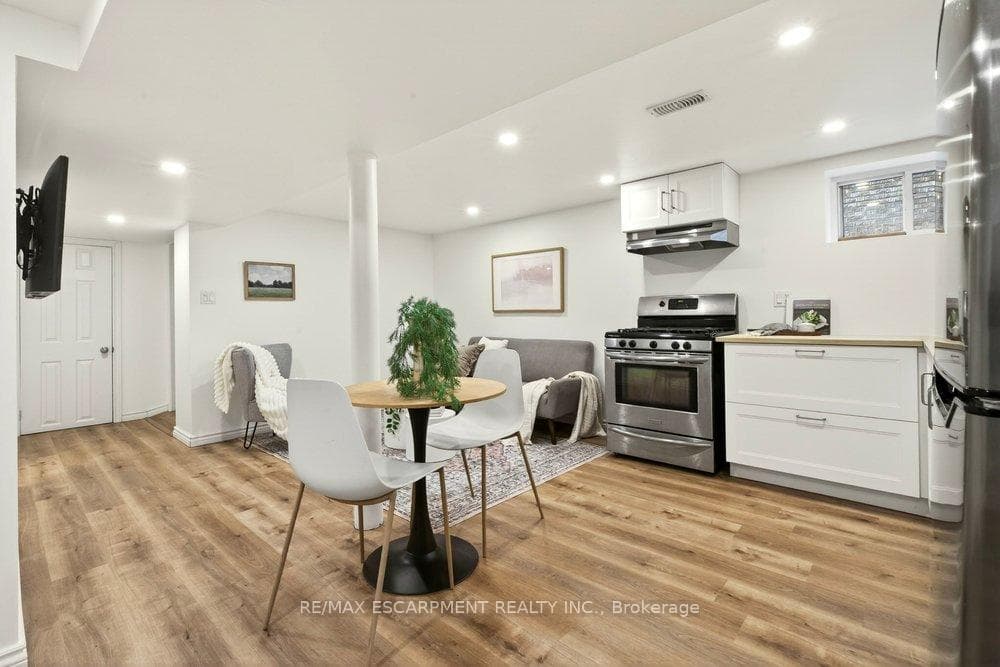 69 Balmoral Avenue photo 36