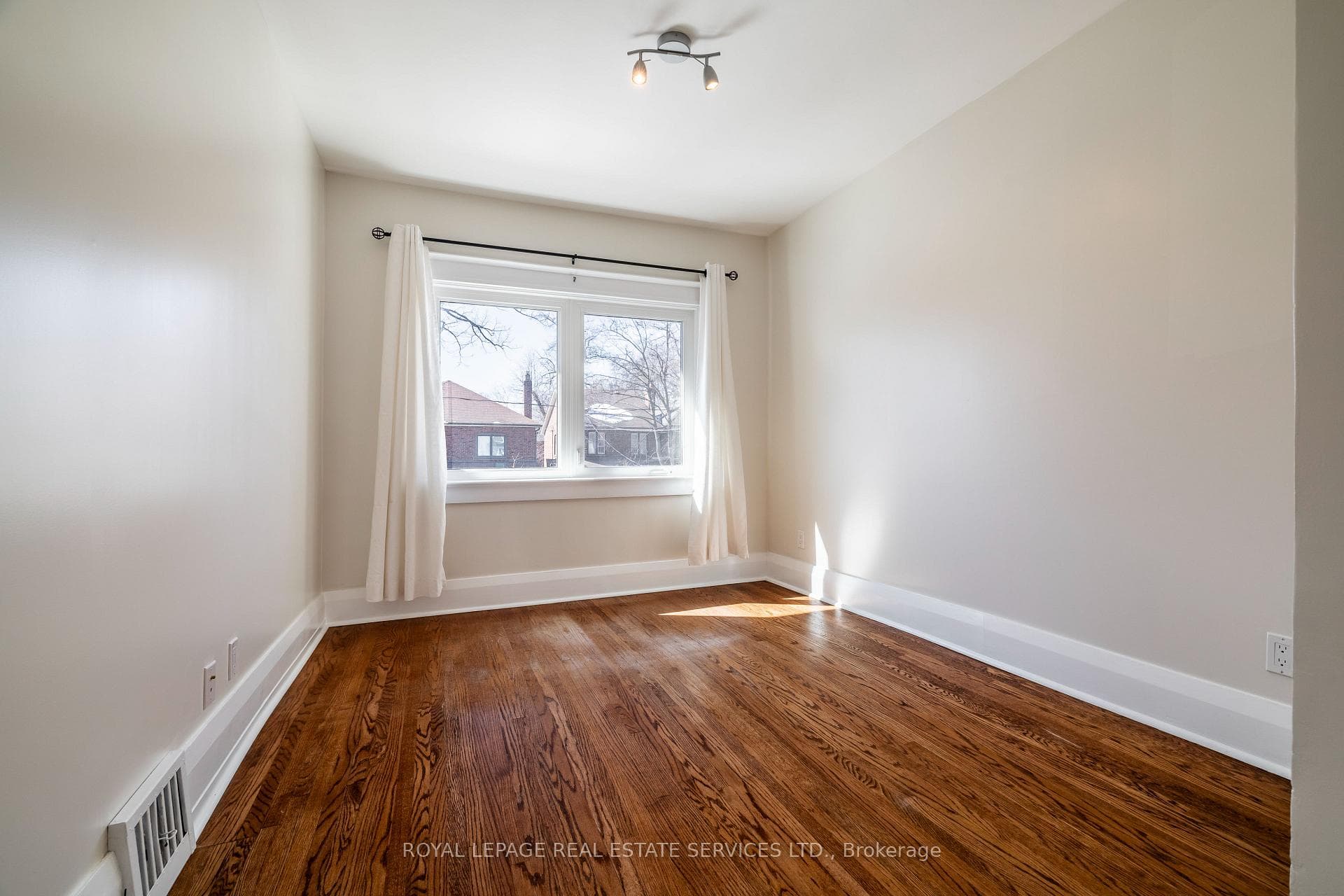 341 Armadale Avenue photo 35